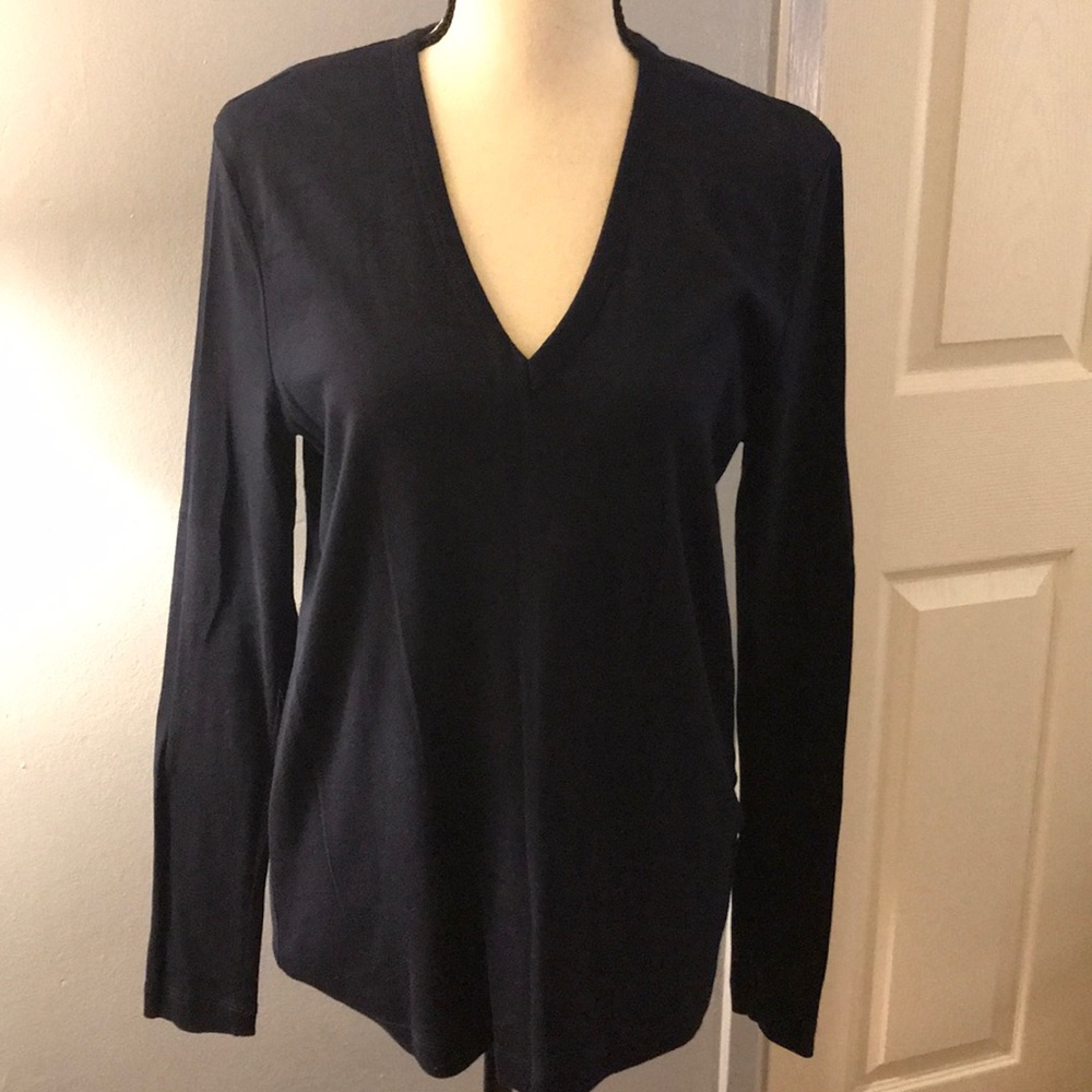 New Gap super soft V Neck long sleeves.